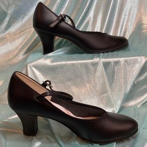 Barely worn black Balera dance shoes. Stuff‎ with leather soles. 6.5m. 2